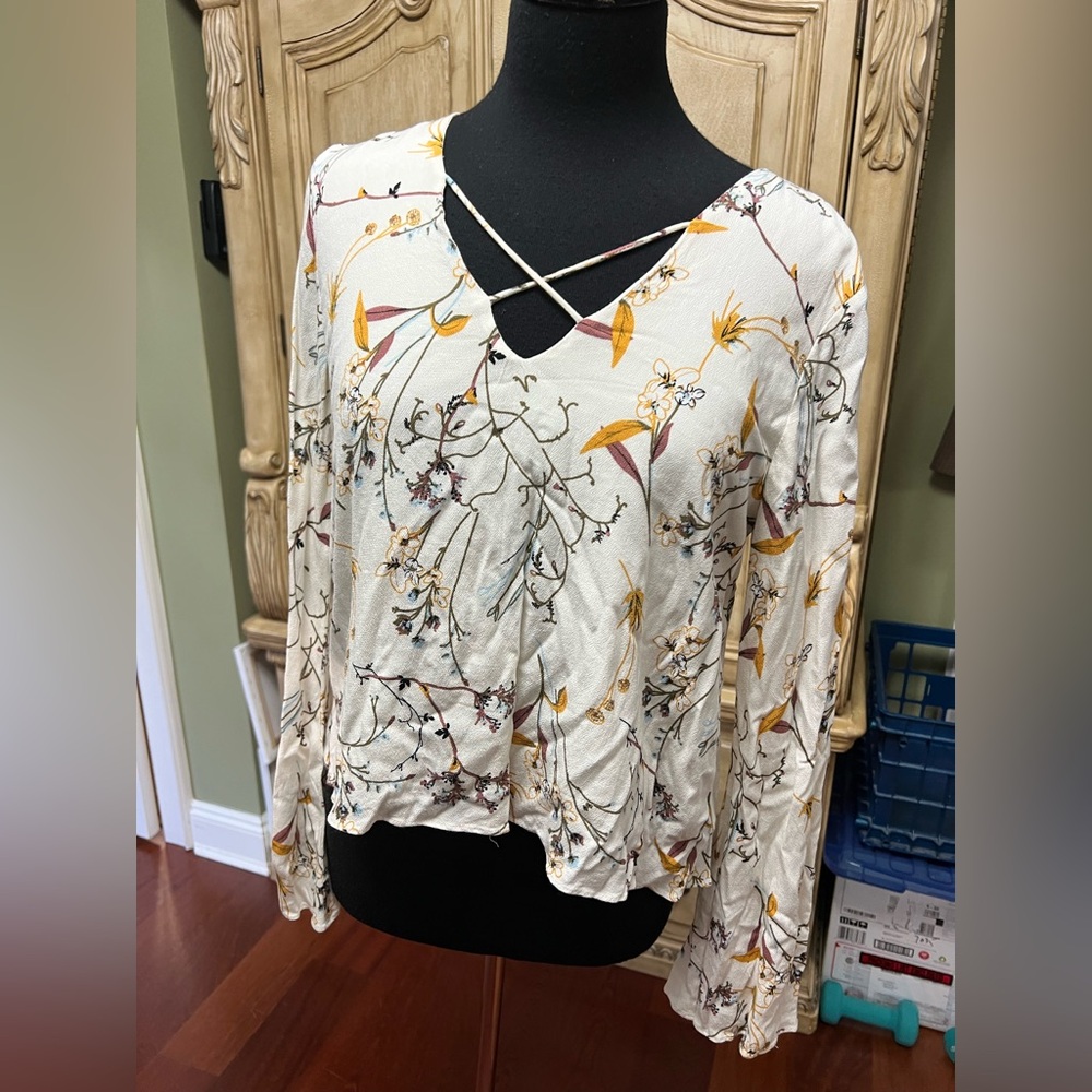 Floral V-Neck Blouse in Cream